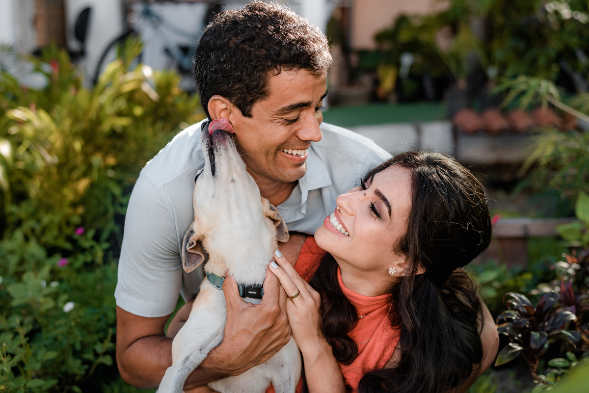 Ensaio de casal em natal rn, ensaio de casal em parnamirim rn, ensaio de casal na praia de cotovelo rn, ensaio de casal com cachorro, ensaio de casal com pet, ensaio de casal com tartaruga, ensaio de casal na praia, ensaio de casal em casa