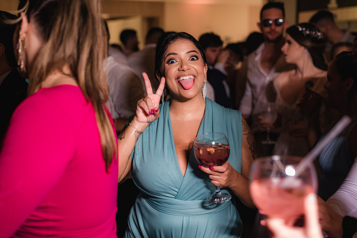 Fotografo de Casamento em Natal, Via costeira, Fotografo em Natal, Hotel Barreira Rocha, Casamento no Hotal Barreira Rocha - Natal - RN, amiga da noiva na festa do casamento