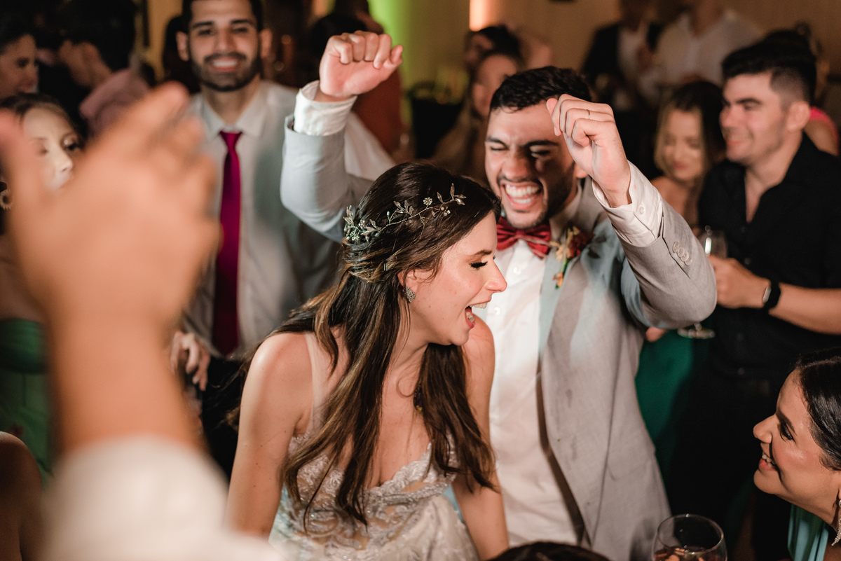 Fotografo de Casamento em Natal, Via costeira, Fotografo em Natal, Hotel Barreira Rocha, Casamento no Hotal Barreira Rocha - Natal - RN, noino e noiva dançando no fim da festa do casamento
