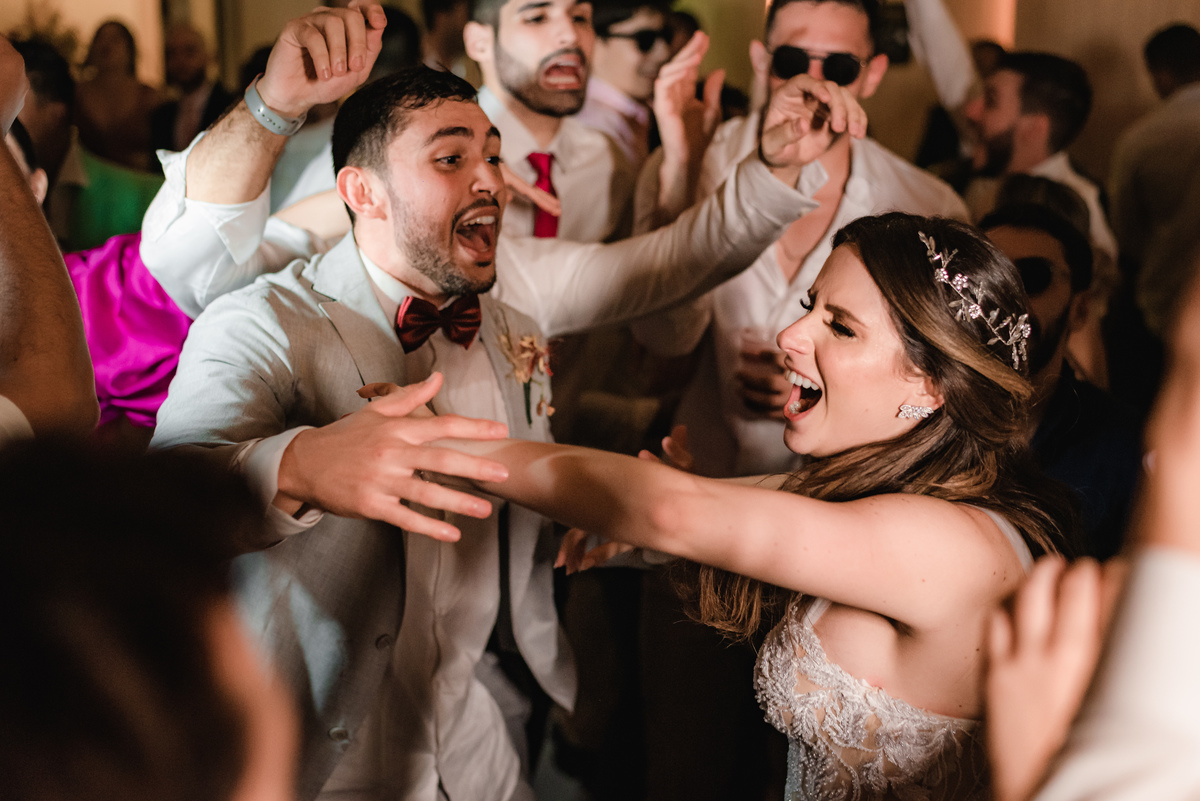 Fotografo de Casamento em Natal, Via costeira, Fotografo em Natal, Hotel Barreira Rocha, Casamento no Hotal Barreira Rocha - Natal - RN, noiva e noivo dançando na festa do casamento