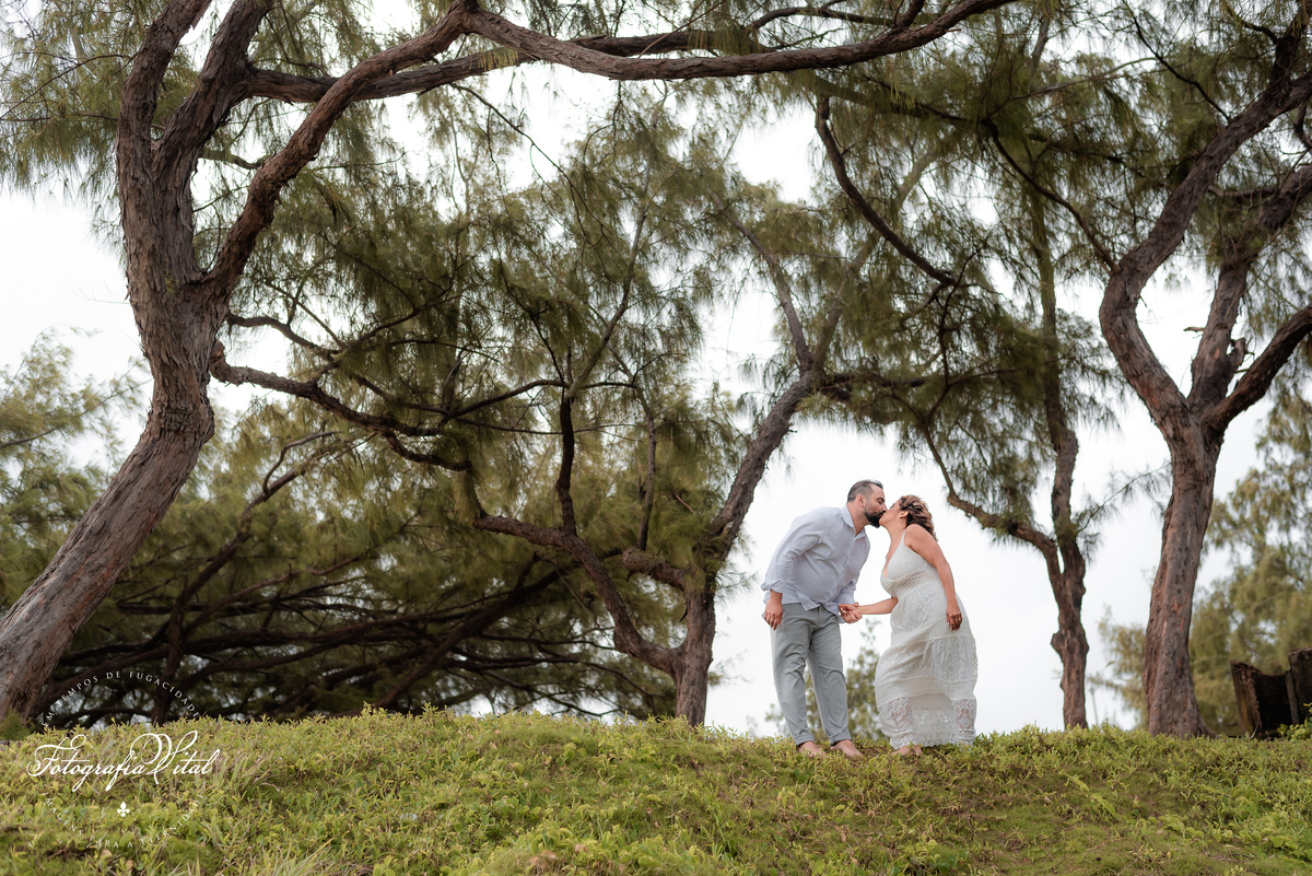 Ensaio de Casal em Natal RN, Fotógrafo de Casamento em Natal. Praia dos Pinheiros, Pinheiros da Via Costeira, Prewedding, Ensaio pré-casamento.