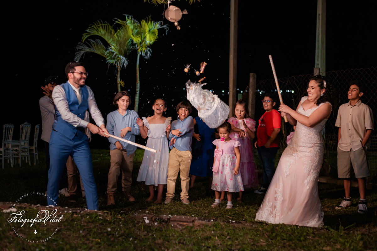 Casamento na Lagoa do Bonfim, Nísia Floresta, Natal RN, Fotografia Vital - Bolo de casamento pinhata