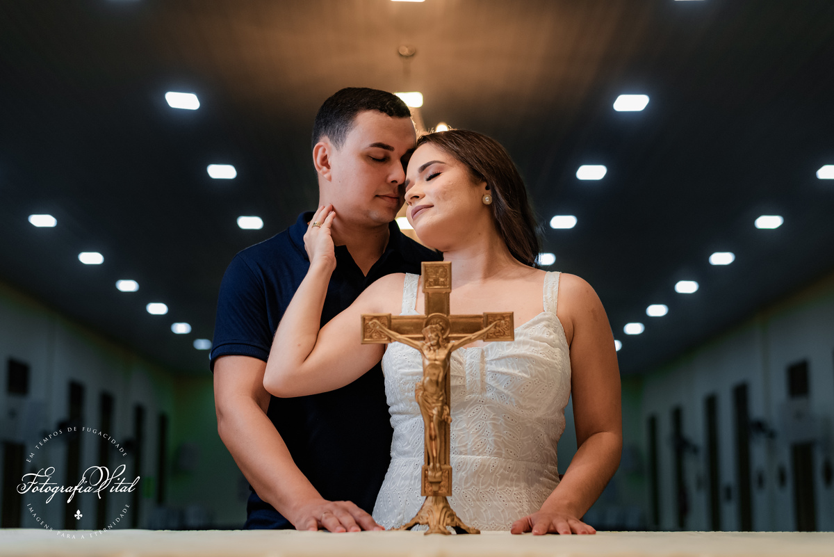 Ensaio de casal na Paróquia Santo Antônio de Pádua, Natal RN - Fotógrafo em Natal