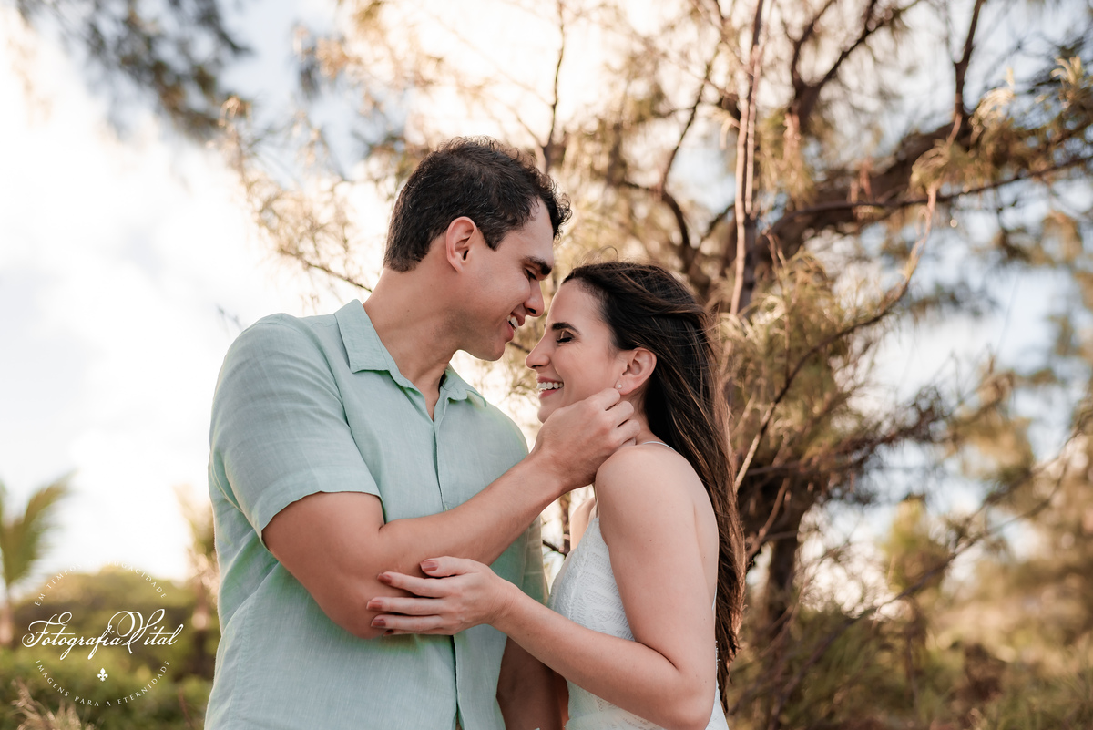 Ensaio de casal com cachorro em natal rn, pinheiros da via costeira, prewedding, pre casamento, book de casal