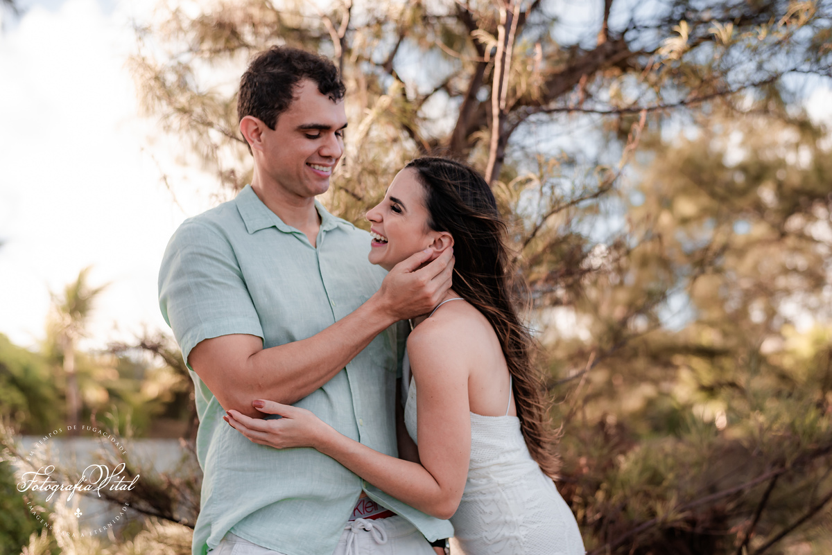 Ensaio de casal com cachorro em natal rn, pinheiros da via costeira, prewedding, pre casamento, book de casal
