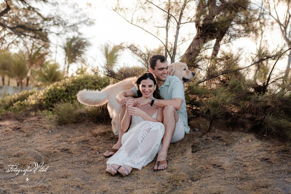 Ensaio de casal com cachorro em natal rn, pinheiros da via costeira, prewedding, pre casamento, book de casal