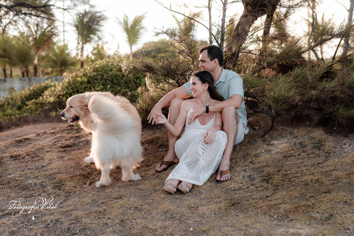 Ensaio de casal com cachorro em natal rn, pinheiros da via costeira, prewedding, pre casamento, book de casal