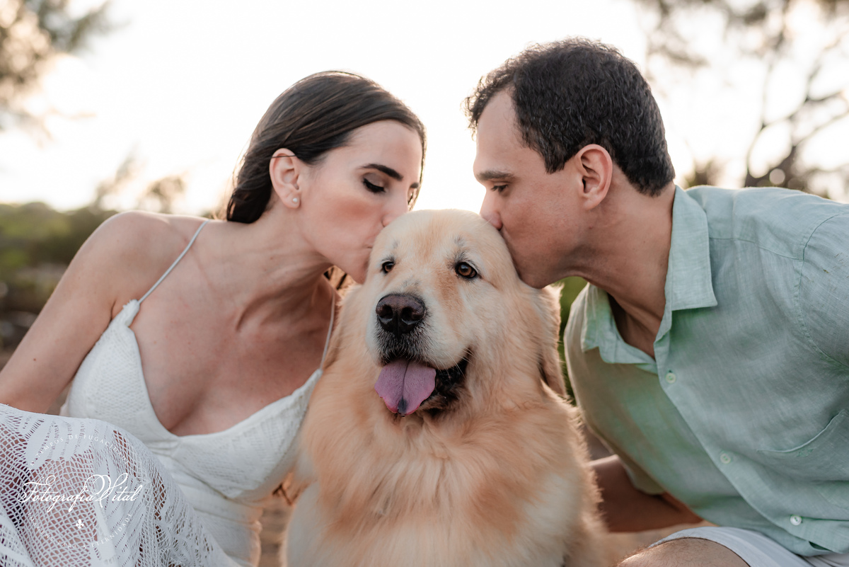 Ensaio de casal com cachorro em natal rn, pinheiros da via costeira, prewedding, pre casamento, book de casal