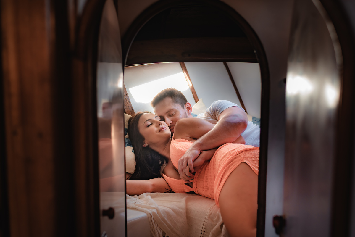 ensaio de casal no veleiro paraíso, vento leve, natal - rn, pre-wedding, precasamento, book de casal