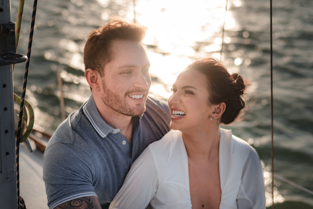 ensaio de casal no veleiro paraíso, vento leve, natal - rn, pre-wedding, precasamento, book de casal