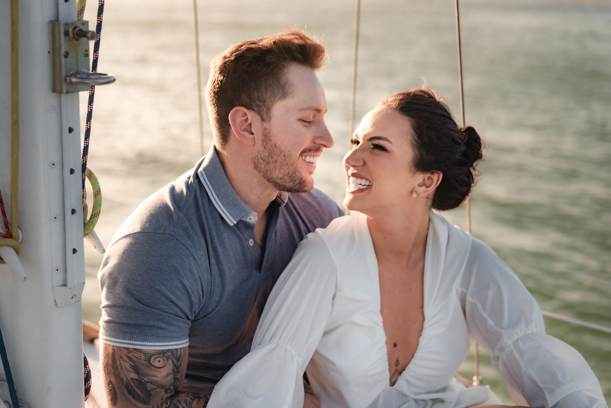 ensaio de casal no veleiro paraíso, vento leve, natal - rn, pre-wedding, precasamento, book de casal