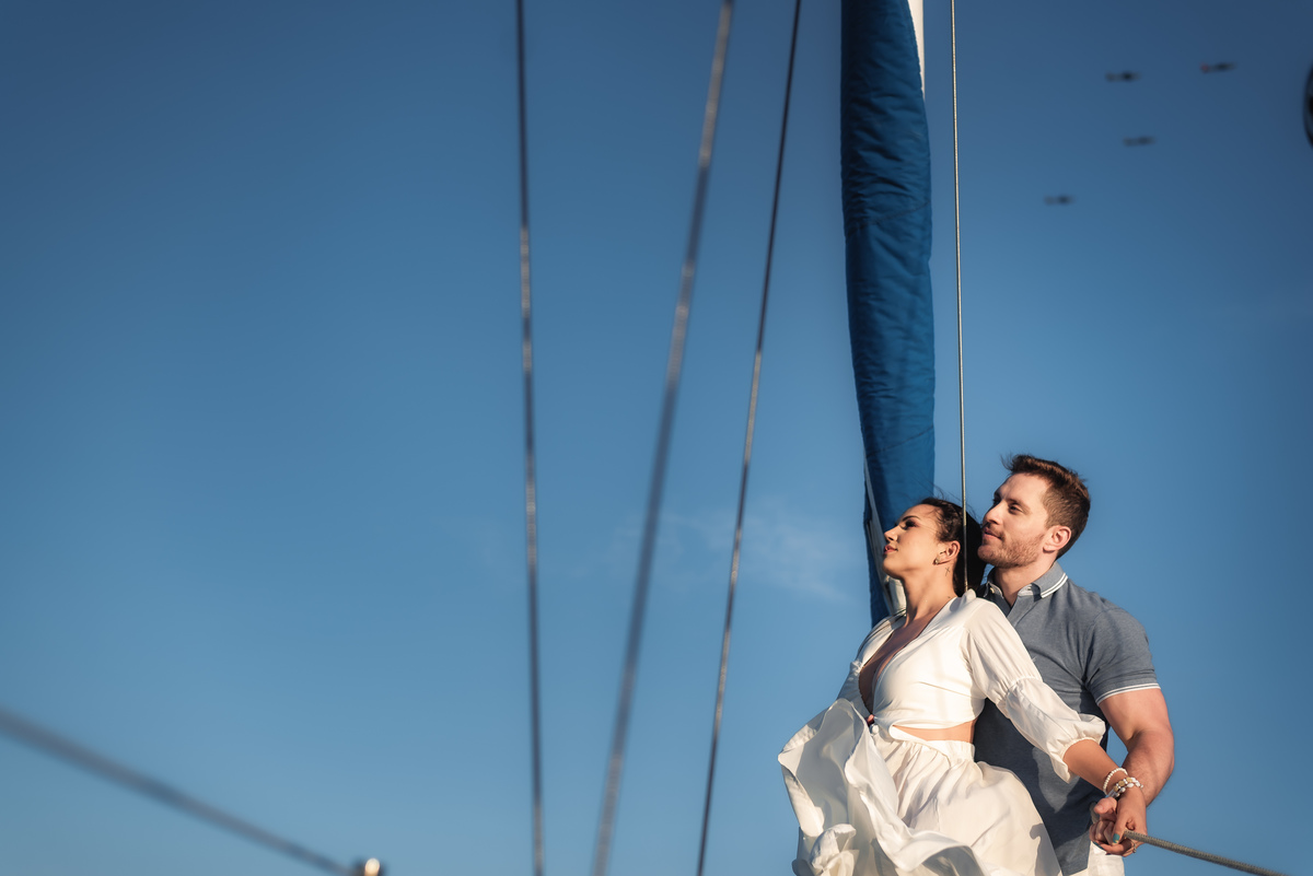 ensaio de casal no veleiro paraíso, vento leve, natal - rn, pre-wedding, precasamento, book de casal