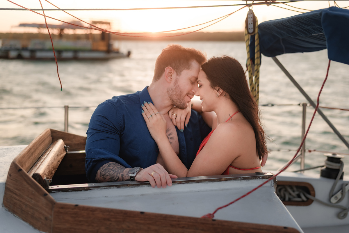 ensaio de casal no veleiro paraíso, vento leve, natal - rn, pre-wedding, precasamento, book de casal