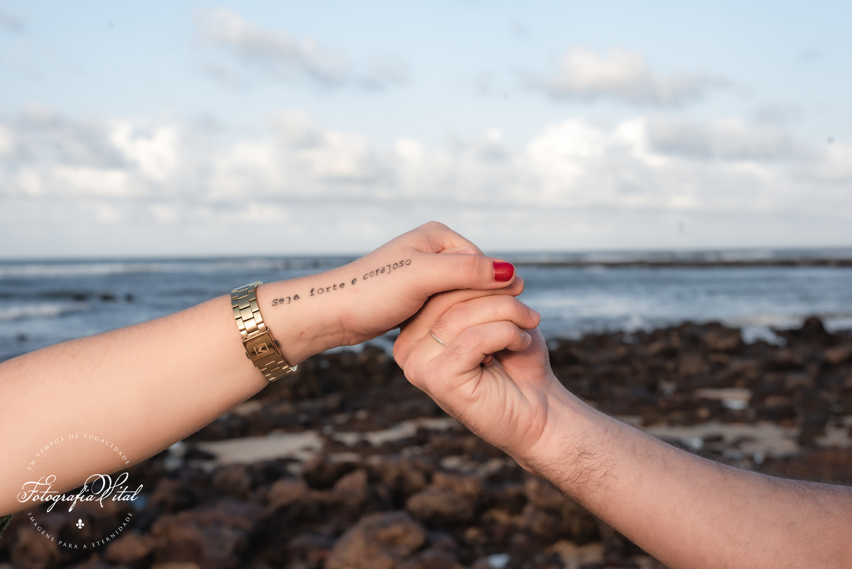 Ensaio de Casal na praia de extremos em Natal rn, Ensaio de casal ao por do sol, tatuagem