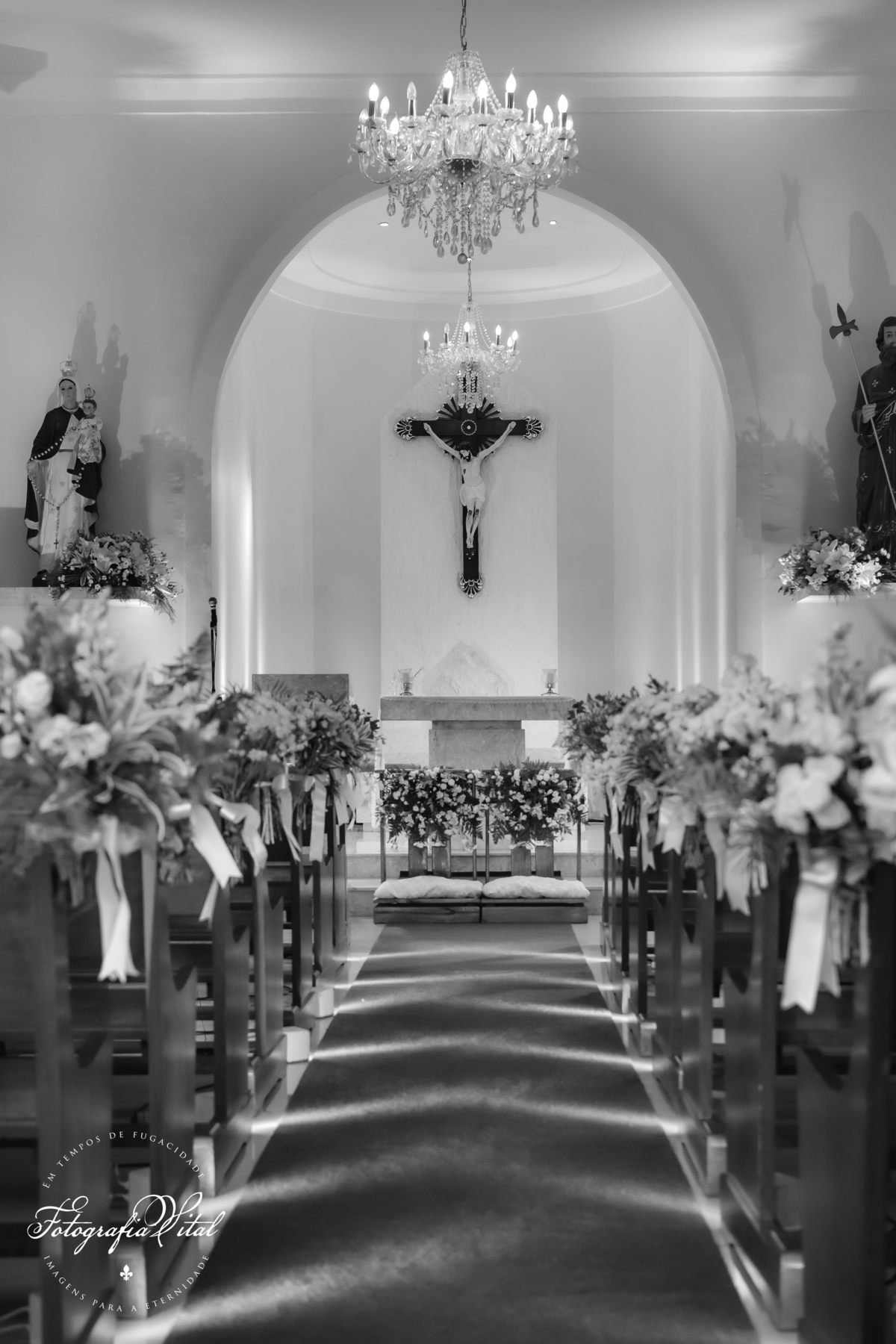 Fotógrafo em Natal. Fotografia Vital. Casamento da Juliana e do Cláudio Marcel.  Dia da Noiva: Parmenas Cabeleireiros. Celebração: Capela de São Judas Tadeu, Tirol, Natal/RN. Recepção: Nau Frutos do Mar, Natal/RN. Cerimonial: Sonhos Cerimonial. Decoração 