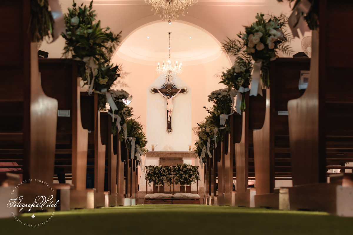 Fotógrafo em Natal. Fotografia Vital. Casamento da Juliana e do Cláudio Marcel.  Dia da Noiva: Parmenas Cabeleireiros. Celebração: Capela de São Judas Tadeu, Tirol, Natal/RN. Recepção: Nau Frutos do Mar, Natal/RN. Cerimonial: Sonhos Cerimonial. Decoração 