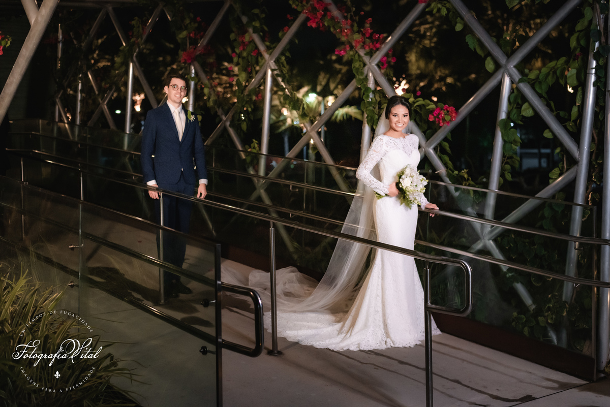 Fotógrafo em Natal. Fotografia Vital. Casamento da Juliana e do Cláudio Marcel.  Dia da Noiva: Parmenas Cabeleireiros. Celebração: Capela de São Judas Tadeu, Tirol, Natal/RN. Recepção: Nau Frutos do Mar, Natal/RN. Cerimonial: Sonhos Cerimonial. Decoração 