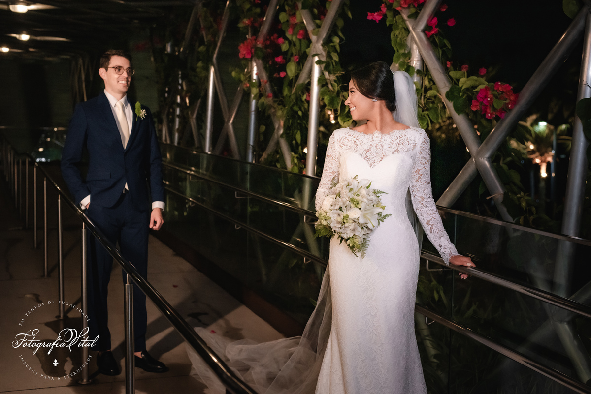 Fotógrafo em Natal. Fotografia Vital. Casamento da Juliana e do Cláudio Marcel.  Dia da Noiva: Parmenas Cabeleireiros. Celebração: Capela de São Judas Tadeu, Tirol, Natal/RN. Recepção: Nau Frutos do Mar, Natal/RN. Cerimonial: Sonhos Cerimonial. Decoração 