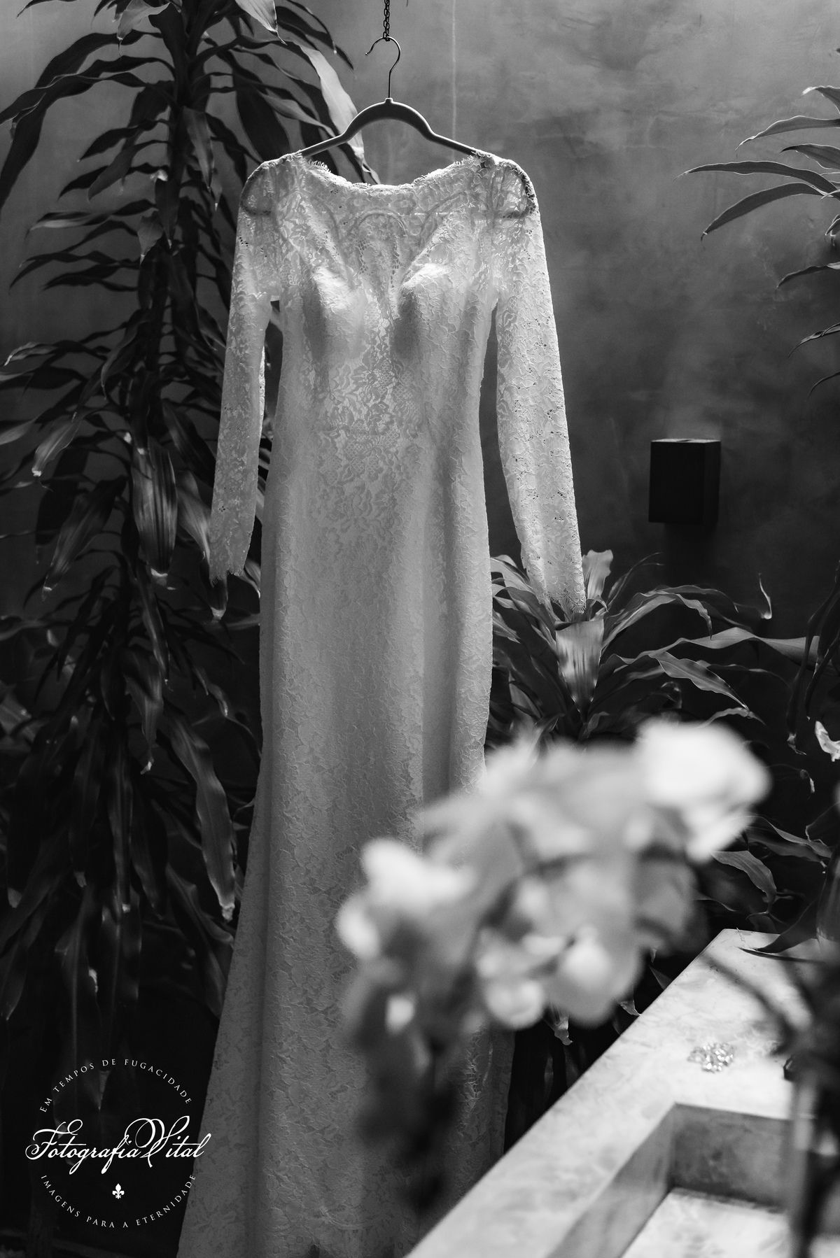 Fotógrafo em Natal. Fotografia Vital. Casamento da Juliana e do Cláudio Marcel.  Dia da Noiva: Parmenas Cabeleireiros. Celebração: Capela de São Judas Tadeu, Tirol, Natal/RN. Recepção: Nau Frutos do Mar, Natal/RN. Cerimonial: Sonhos Cerimonial. Decoração 