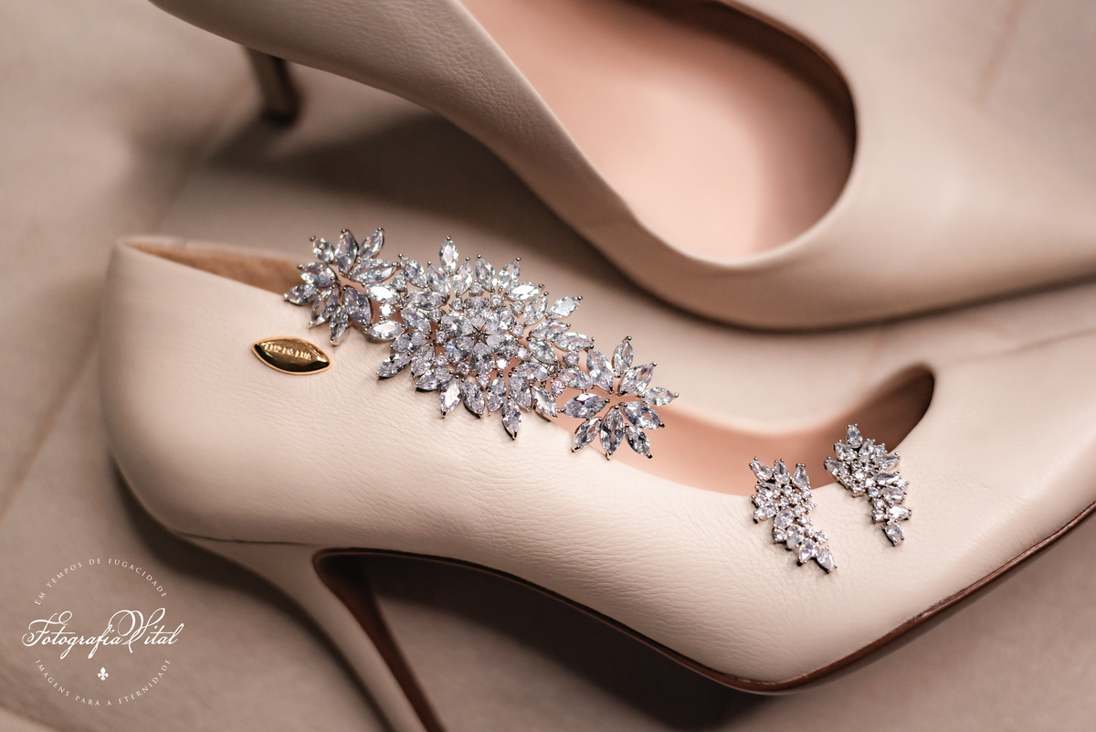 Fotógrafo em Natal. Fotografia Vital. Casamento da Juliana e do Cláudio Marcel.  Dia da Noiva: Parmenas Cabeleireiros. Celebração: Capela de São Judas Tadeu, Tirol, Natal/RN. Recepção: Nau Frutos do Mar, Natal/RN. Cerimonial: Sonhos Cerimonial. Decoração 