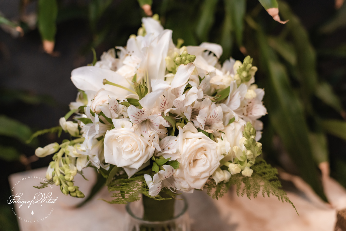 Fotógrafo em Natal. Fotografia Vital. Casamento da Juliana e do Cláudio Marcel.  Dia da Noiva: Parmenas Cabeleireiros. Celebração: Capela de São Judas Tadeu, Tirol, Natal/RN. Recepção: Nau Frutos do Mar, Natal/RN. Cerimonial: Sonhos Cerimonial. Decoração 