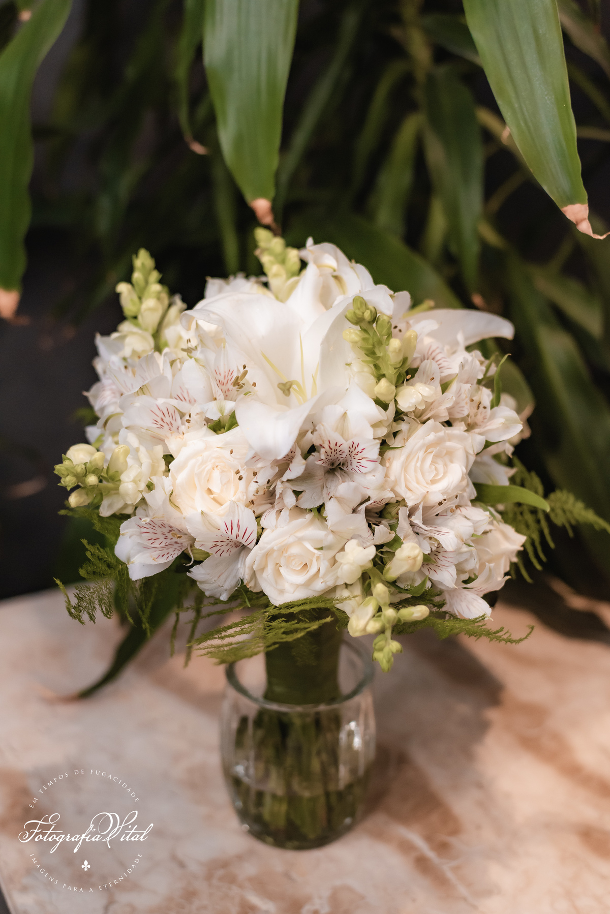 Fotógrafo em Natal. Fotografia Vital. Casamento da Juliana e do Cláudio Marcel.  Dia da Noiva: Parmenas Cabeleireiros. Celebração: Capela de São Judas Tadeu, Tirol, Natal/RN. Recepção: Nau Frutos do Mar, Natal/RN. Cerimonial: Sonhos Cerimonial. Decoração 