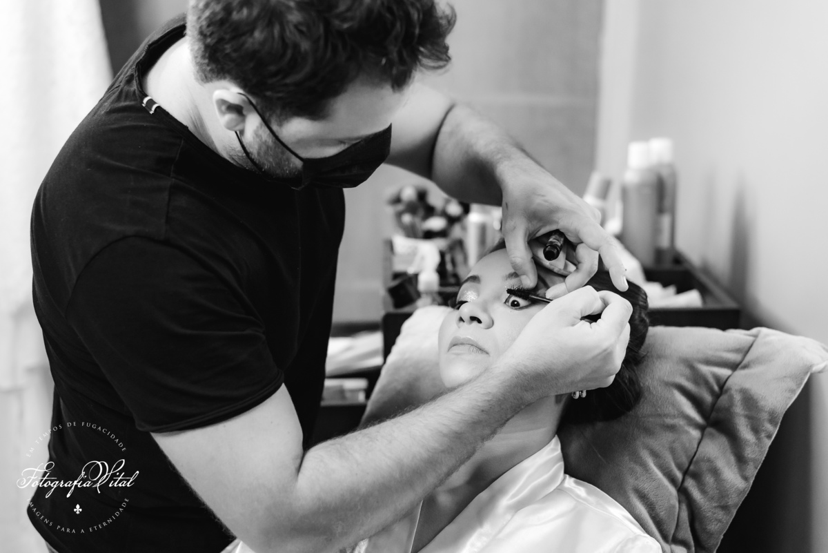 Fotógrafo em Natal. Fotografia Vital. Casamento da Juliana e do Cláudio Marcel.  Dia da Noiva: Parmenas Cabeleireiros. Celebração: Capela de São Judas Tadeu, Tirol, Natal/RN. Recepção: Nau Frutos do Mar, Natal/RN. Cerimonial: Sonhos Cerimonial. Decoração 