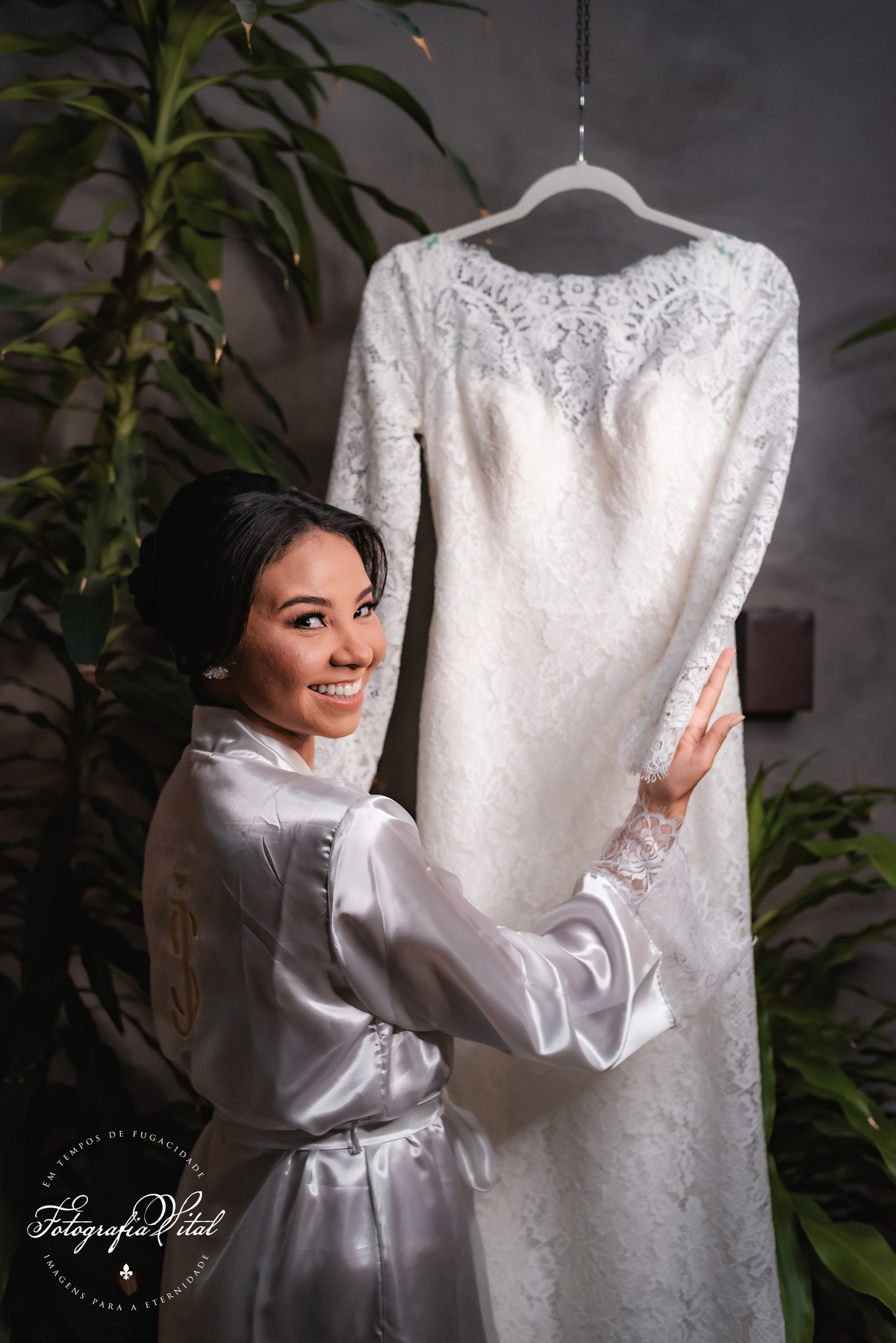 Fotógrafo em Natal. Fotografia Vital. Casamento da Juliana e do Cláudio Marcel.  Dia da Noiva: Parmenas Cabeleireiros. Celebração: Capela de São Judas Tadeu, Tirol, Natal/RN. Recepção: Nau Frutos do Mar, Natal/RN. Cerimonial: Sonhos Cerimonial. Decoração 