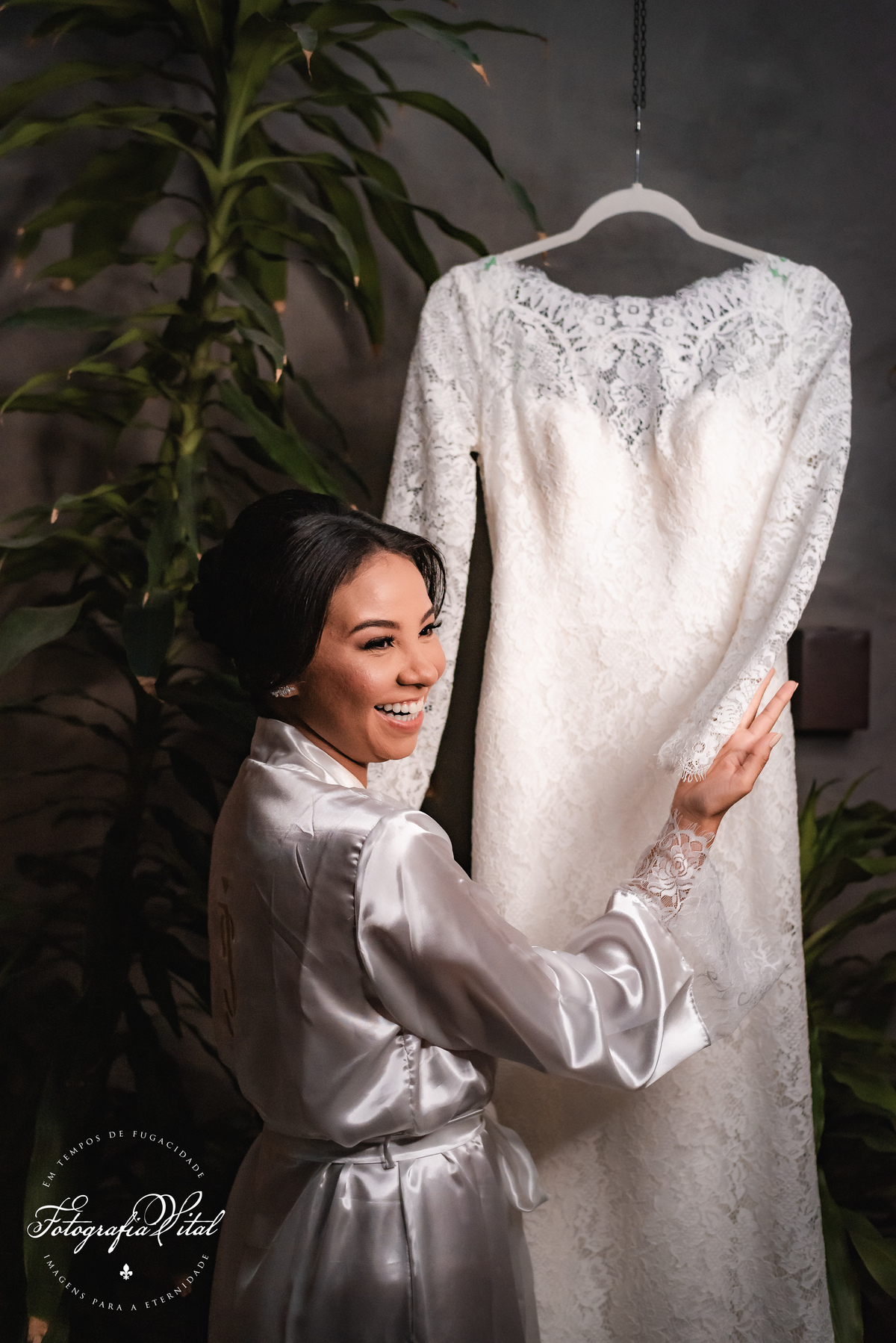 Fotógrafo em Natal. Fotografia Vital. Casamento da Juliana e do Cláudio Marcel.  Dia da Noiva: Parmenas Cabeleireiros. Celebração: Capela de São Judas Tadeu, Tirol, Natal/RN. Recepção: Nau Frutos do Mar, Natal/RN. Cerimonial: Sonhos Cerimonial. Decoração 