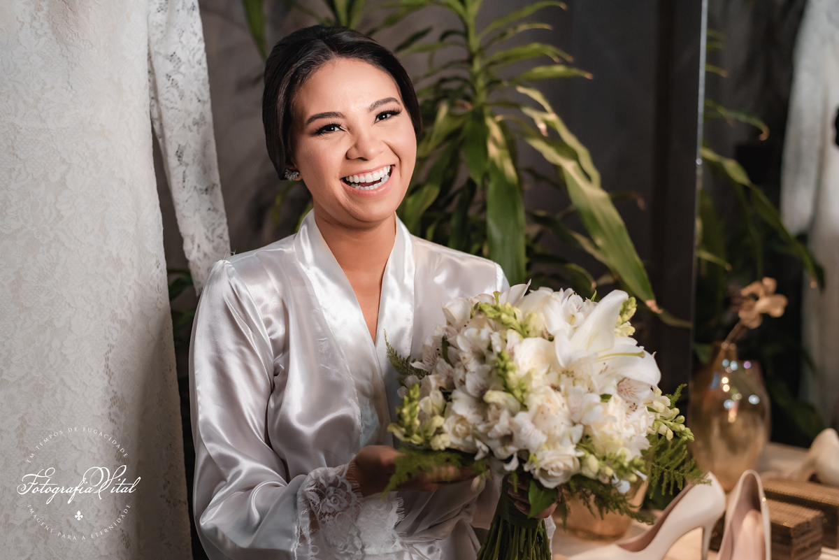 Fotógrafo em Natal. Fotografia Vital. Casamento da Juliana e do Cláudio Marcel.  Dia da Noiva: Parmenas Cabeleireiros. Celebração: Capela de São Judas Tadeu, Tirol, Natal/RN. Recepção: Nau Frutos do Mar, Natal/RN. Cerimonial: Sonhos Cerimonial. Decoração 