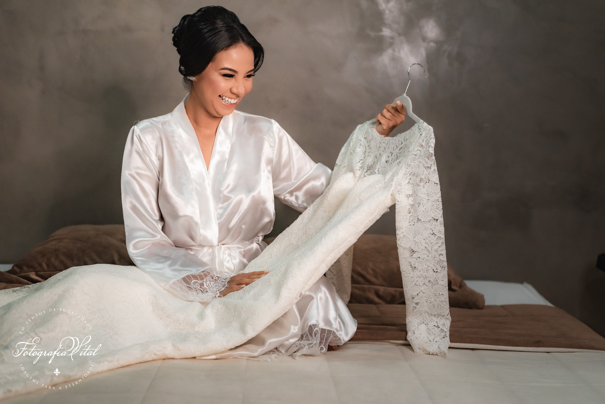 Fotógrafo em Natal. Fotografia Vital. Casamento da Juliana e do Cláudio Marcel.  Dia da Noiva: Parmenas Cabeleireiros. Celebração: Capela de São Judas Tadeu, Tirol, Natal/RN. Recepção: Nau Frutos do Mar, Natal/RN. Cerimonial: Sonhos Cerimonial. Decoração 