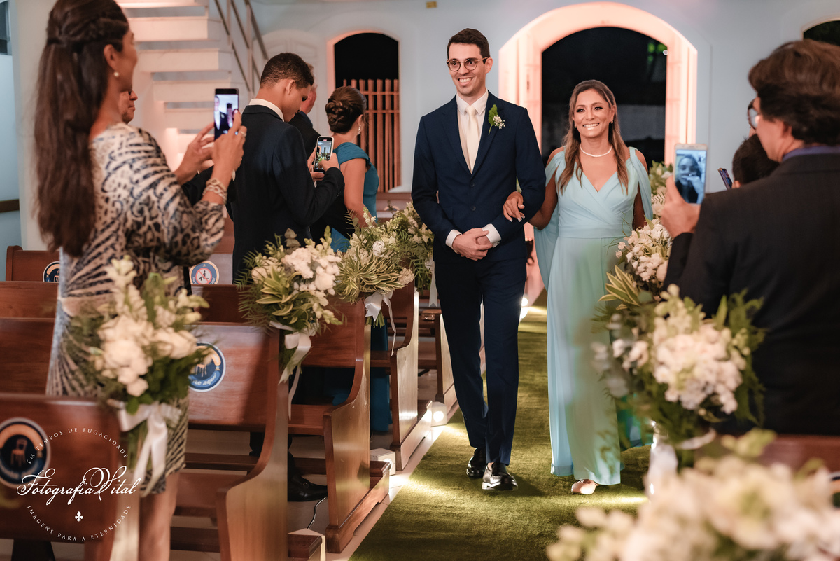 Fotógrafo em Natal. Fotografia Vital. Casamento da Juliana e do Cláudio Marcel.  Dia da Noiva: Parmenas Cabeleireiros. Celebração: Capela de São Judas Tadeu, Tirol, Natal/RN. Recepção: Nau Frutos do Mar, Natal/RN. Cerimonial: Sonhos Cerimonial. Decoração 