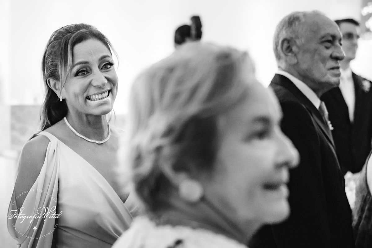 Fotógrafo em Natal. Fotografia Vital. Casamento da Juliana e do Cláudio Marcel.  Dia da Noiva: Parmenas Cabeleireiros. Celebração: Capela de São Judas Tadeu, Tirol, Natal/RN. Recepção: Nau Frutos do Mar, Natal/RN. Cerimonial: Sonhos Cerimonial. Decoração 