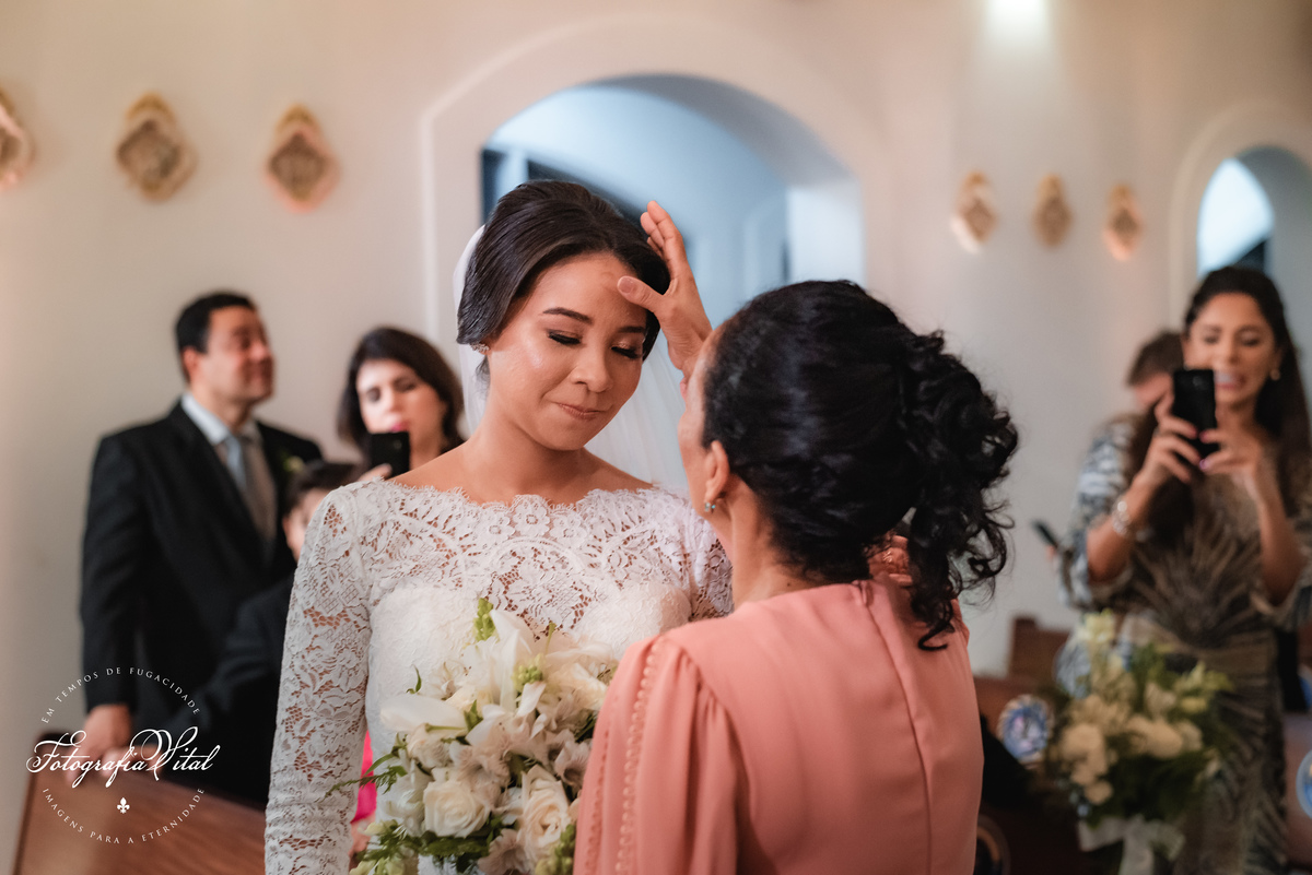 Fotógrafo em Natal. Fotografia Vital. Casamento da Juliana e do Cláudio Marcel.  Dia da Noiva: Parmenas Cabeleireiros. Celebração: Capela de São Judas Tadeu, Tirol, Natal/RN. Recepção: Nau Frutos do Mar, Natal/RN. Cerimonial: Sonhos Cerimonial. Decoração 