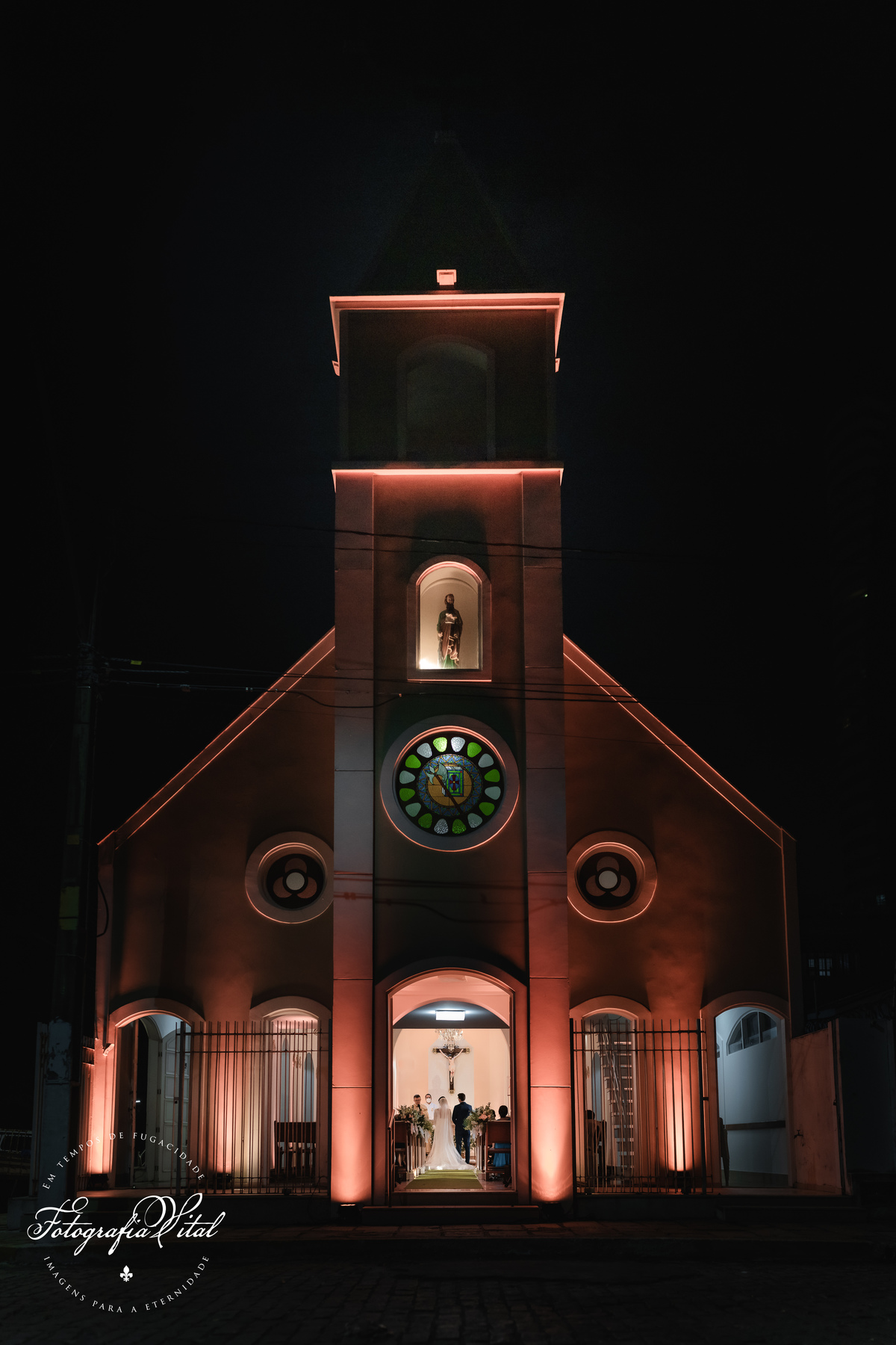 Fotógrafo em Natal. Fotografia Vital. Casamento da Juliana e do Cláudio Marcel.  Dia da Noiva: Parmenas Cabeleireiros. Celebração: Capela de São Judas Tadeu, Tirol, Natal/RN. Recepção: Nau Frutos do Mar, Natal/RN. Cerimonial: Sonhos Cerimonial. Decoração 
