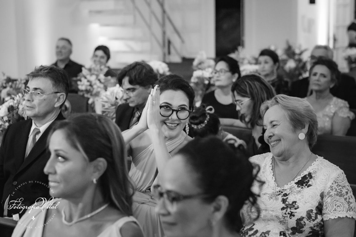 Fotógrafo em Natal. Fotografia Vital. Casamento da Juliana e do Cláudio Marcel.  Dia da Noiva: Parmenas Cabeleireiros. Celebração: Capela de São Judas Tadeu, Tirol, Natal/RN. Recepção: Nau Frutos do Mar, Natal/RN. Cerimonial: Sonhos Cerimonial. Decoração 