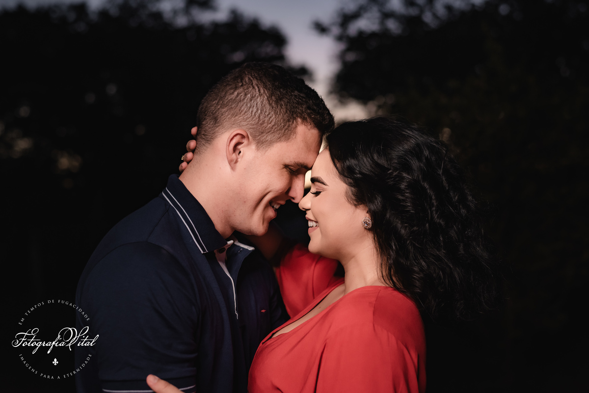 Ensaio de Casal em Ceará-Mirim, Rio Grande do Norte. Fotógrafo Em Natal, Fotografia Vital, Ensaio de Casal no Campo, Ruínas, Verde, Ambiente Bucólico, Ruínas da Casa Grande do Engenho Carnaubal