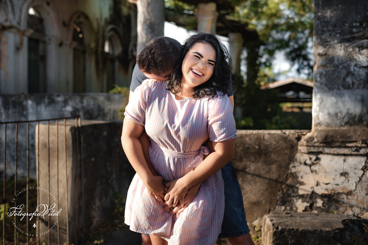 Ensaio de Casal em Ceará-Mirim, Rio Grande do Norte. Fotógrafo Em Natal, Fotografia Vital, Ensaio de Casal no Campo, Ruínas, Verde, Ambiente Bucólico, Ruínas da Casa Grande do Engenho Carnaubal