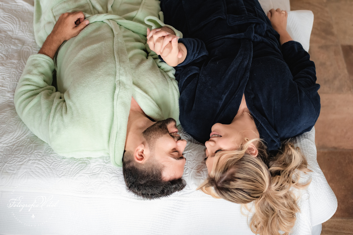 Ensaio de casal, pré-wedding, ensaio pré-casamento, pôr-do-sol, fim de tarde, hora dourada, golden hour, Fotógrafo em Natal, fotografia vital, Lagoa View - Tibau do Sul - Rio Grande do Norte, ensaio com cachorro, pet