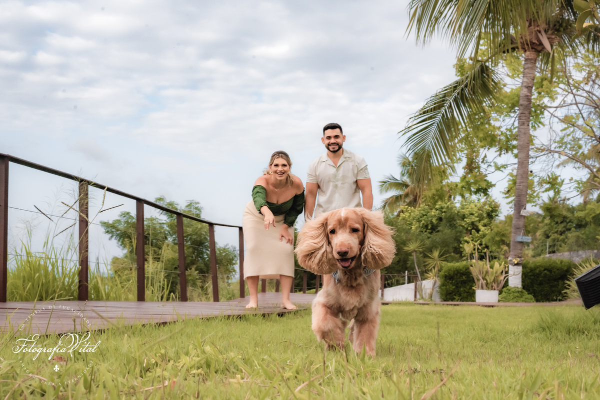 Ensaio de casal, pré-wedding, ensaio pré-casamento, pôr-do-sol, fim de tarde, hora dourada, golden hour, Fotógrafo em Natal, fotografia vital, Lagoa View - Tibau do Sul - Rio Grande do Norte, ensaio com cachorro, pet