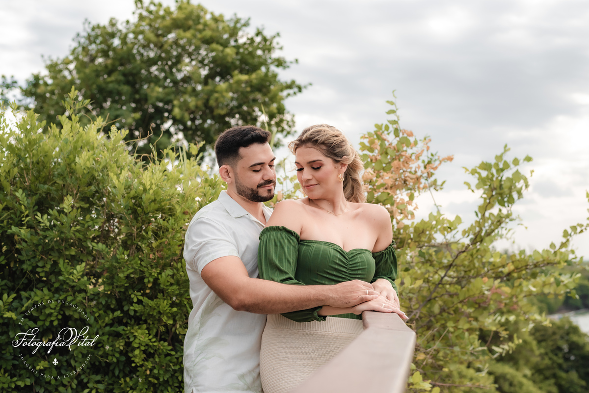 Ensaio de casal, pré-wedding, ensaio pré-casamento, pôr-do-sol, fim de tarde, hora dourada, golden hour, Fotógrafo em Natal, fotografia vital, Lagoa View - Tibau do Sul - Rio Grande do Norte, ensaio com cachorro, pet