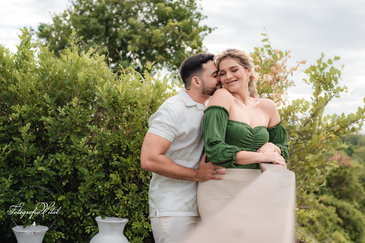 Ensaio de casal, pré-wedding, ensaio pré-casamento, pôr-do-sol, fim de tarde, hora dourada, golden hour, Fotógrafo em Natal, fotografia vital, Lagoa View - Tibau do Sul - Rio Grande do Norte, ensaio com cachorro, pet