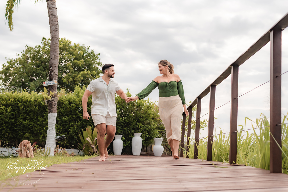 Ensaio de casal, pré-wedding, ensaio pré-casamento, pôr-do-sol, fim de tarde, hora dourada, golden hour, Fotógrafo em Natal, fotografia vital, Lagoa View - Tibau do Sul - Rio Grande do Norte, ensaio com cachorro, pet