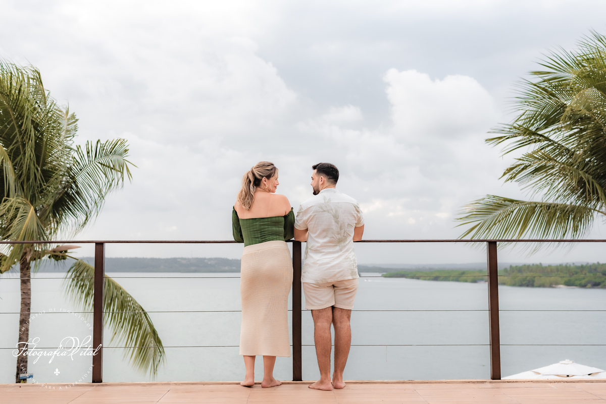 Ensaio de casal, pré-wedding, ensaio pré-casamento, pôr-do-sol, fim de tarde, hora dourada, golden hour, Fotógrafo em Natal, fotografia vital, Lagoa View - Tibau do Sul - Rio Grande do Norte, ensaio com cachorro, pet