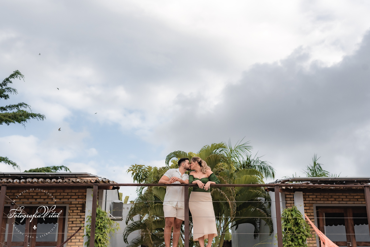 Ensaio de casal, pré-wedding, ensaio pré-casamento, pôr-do-sol, fim de tarde, hora dourada, golden hour, Fotógrafo em Natal, fotografia vital, Lagoa View - Tibau do Sul - Rio Grande do Norte, ensaio com cachorro, pet
