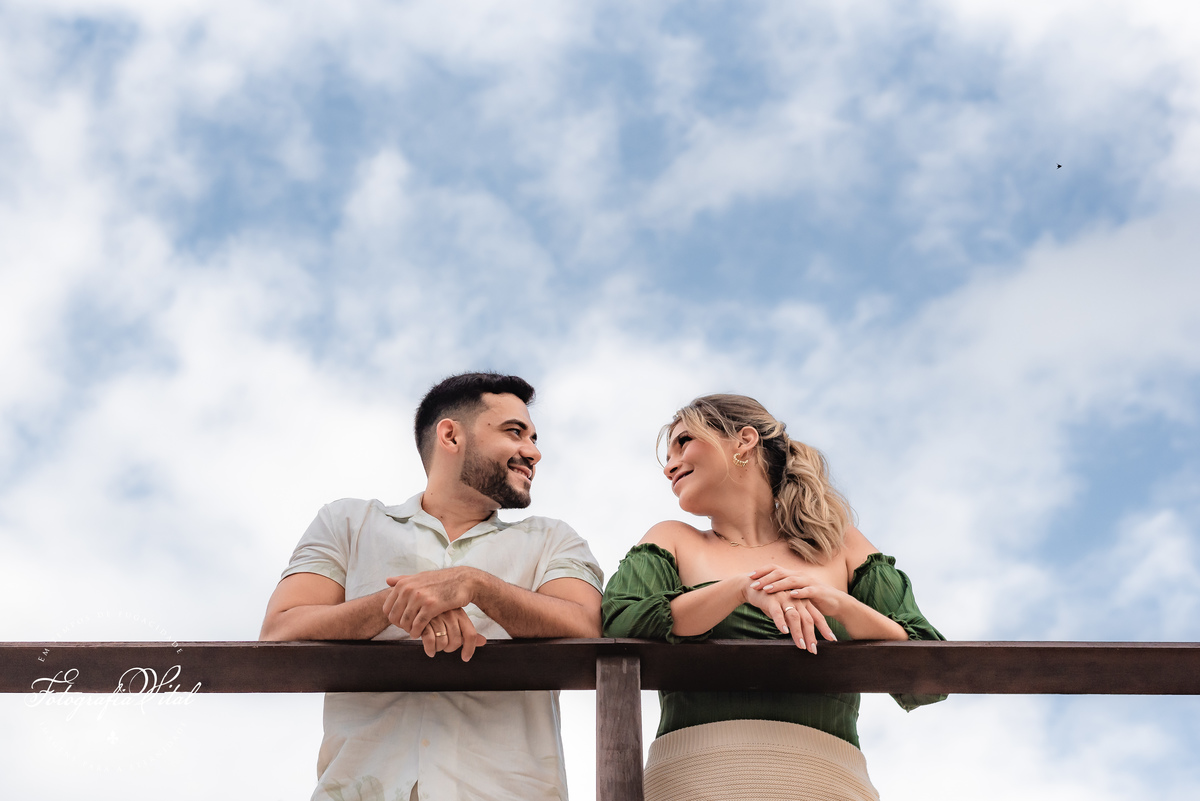 Ensaio de casal, pré-wedding, ensaio pré-casamento, pôr-do-sol, fim de tarde, hora dourada, golden hour, Fotógrafo em Natal, fotografia vital, Lagoa View - Tibau do Sul - Rio Grande do Norte, ensaio com cachorro, pet