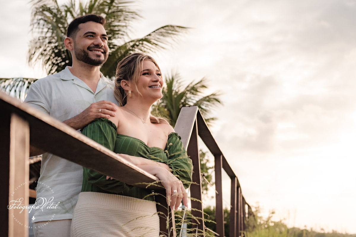 Ensaio de casal, pré-wedding, ensaio pré-casamento, pôr-do-sol, fim de tarde, hora dourada, golden hour, Fotógrafo em Natal, fotografia vital, Lagoa View - Tibau do Sul - Rio Grande do Norte, ensaio com cachorro, pet