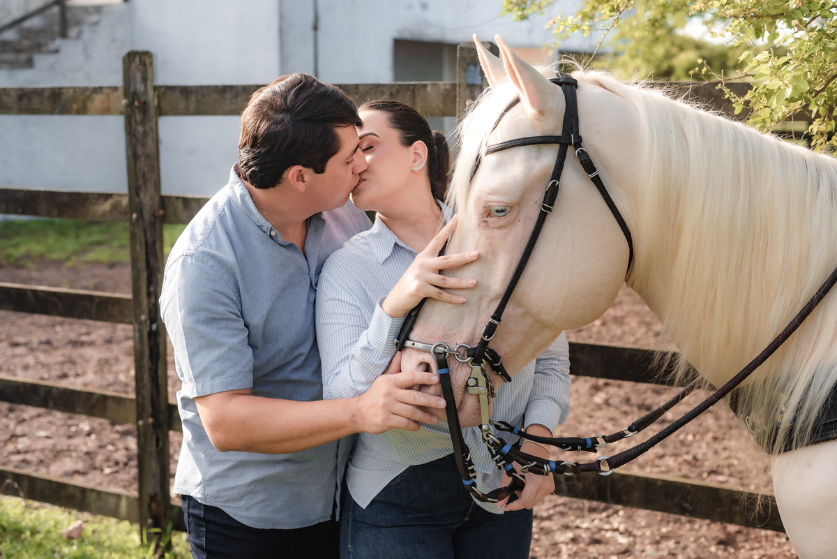  ensaio de casal na fazenda, ensaio de casal ao por do sol, ensaio de casal, fotografo emnatal, natal rn brasil, fotografia vital, ensaio de casal com cavalos
