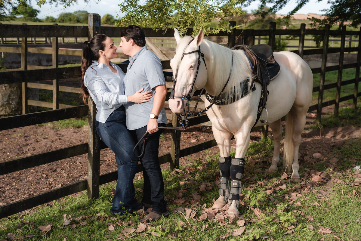  ensaio de casal na fazenda, ensaio de casal ao por do sol, ensaio de casal, fotografo emnatal, natal rn brasil, fotografia vital, ensaio de casal com cavalos