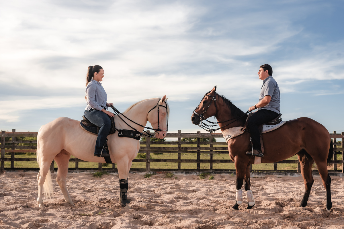  ensaio de casal na fazenda, ensaio de casal ao por do sol, ensaio de casal, fotografo emnatal, natal rn brasil, fotografia vital, ensaio de casal com cavalos